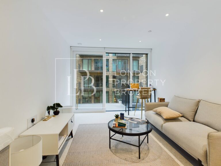 Georgette Apartments, Silk District, E1