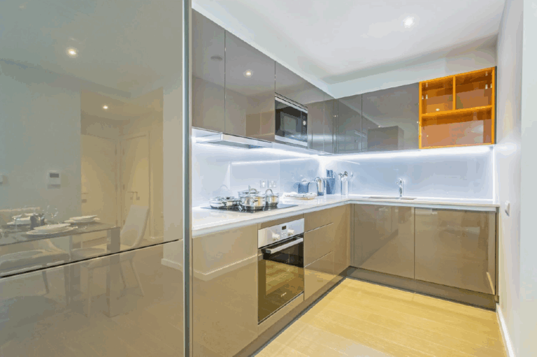 Lantana Heights, Glasshouse Gardens, E20